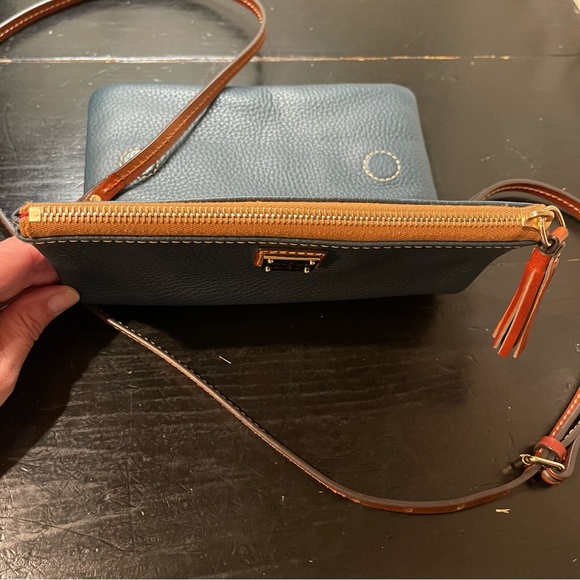 Dooney & Bourke Small Pebble Leather Fold Over Zip Crossbody Bag Green Tan - Picture 9 of 13